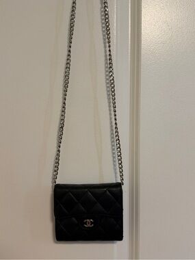 CHANEL Small Black Quilted Lambskin Leather Wallet w/ hologram & card authentic